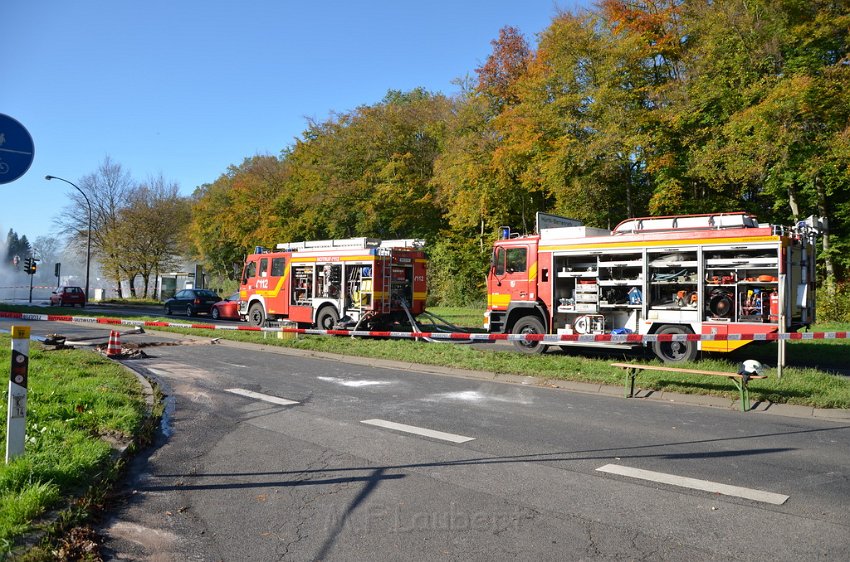 VU Tanklastzug umgestuerzt Huerth Industriestr P244.JPG